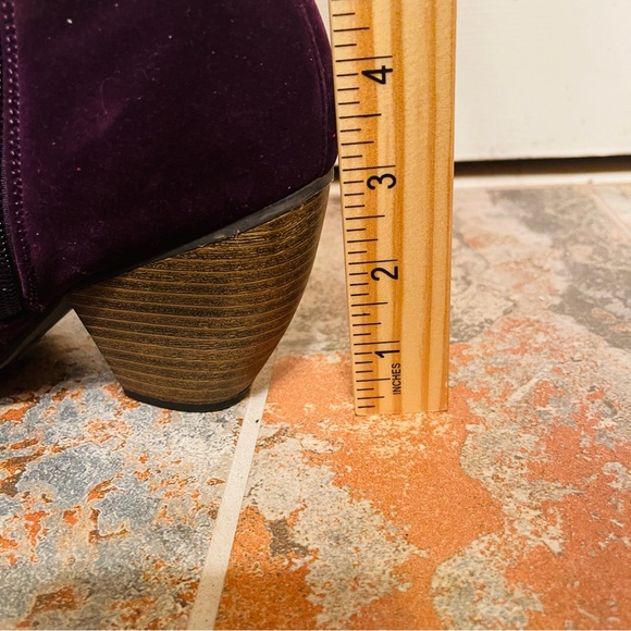 đź’‹Gorgeous Purple/Burgundy Suede Qupid Metal Spike Ankle Booties! - Picture 9 of 14